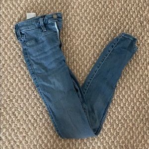 hollister high rise light washed skinny jeans